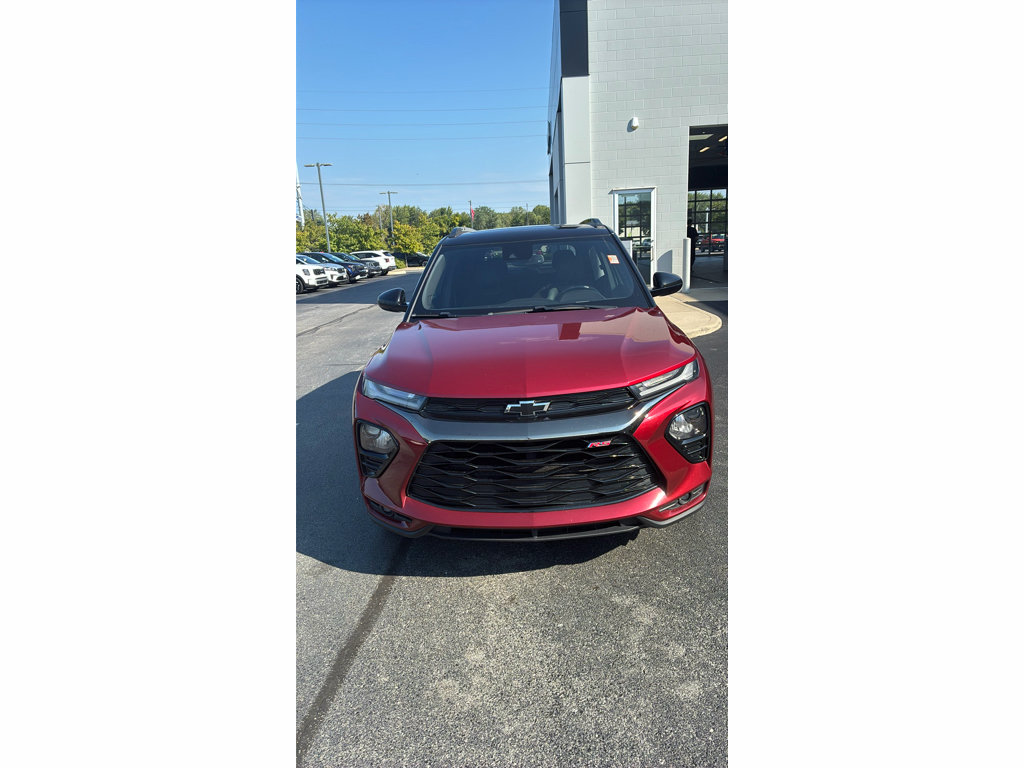 Used 2023 Chevrolet TrailBlazer RS w/ Sun and Liftgate Package AWD/4WD image 3