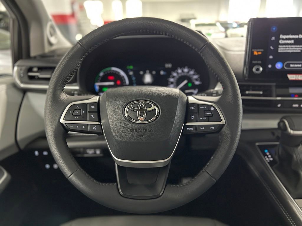 Used 2025 Toyota Sienna XLE w/ XLE Plus Package AWD/4WD image 36