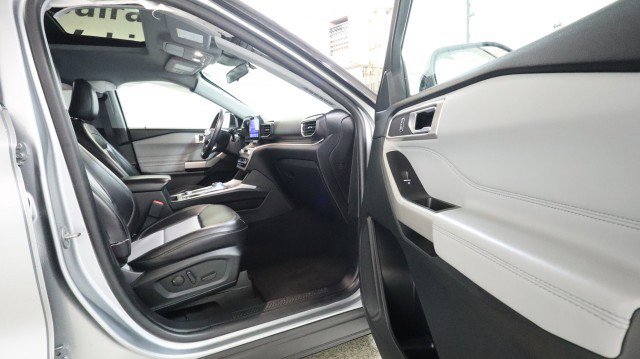 Used 2022 Ford Explorer XLT w/ Equipment Group 202A image 10
