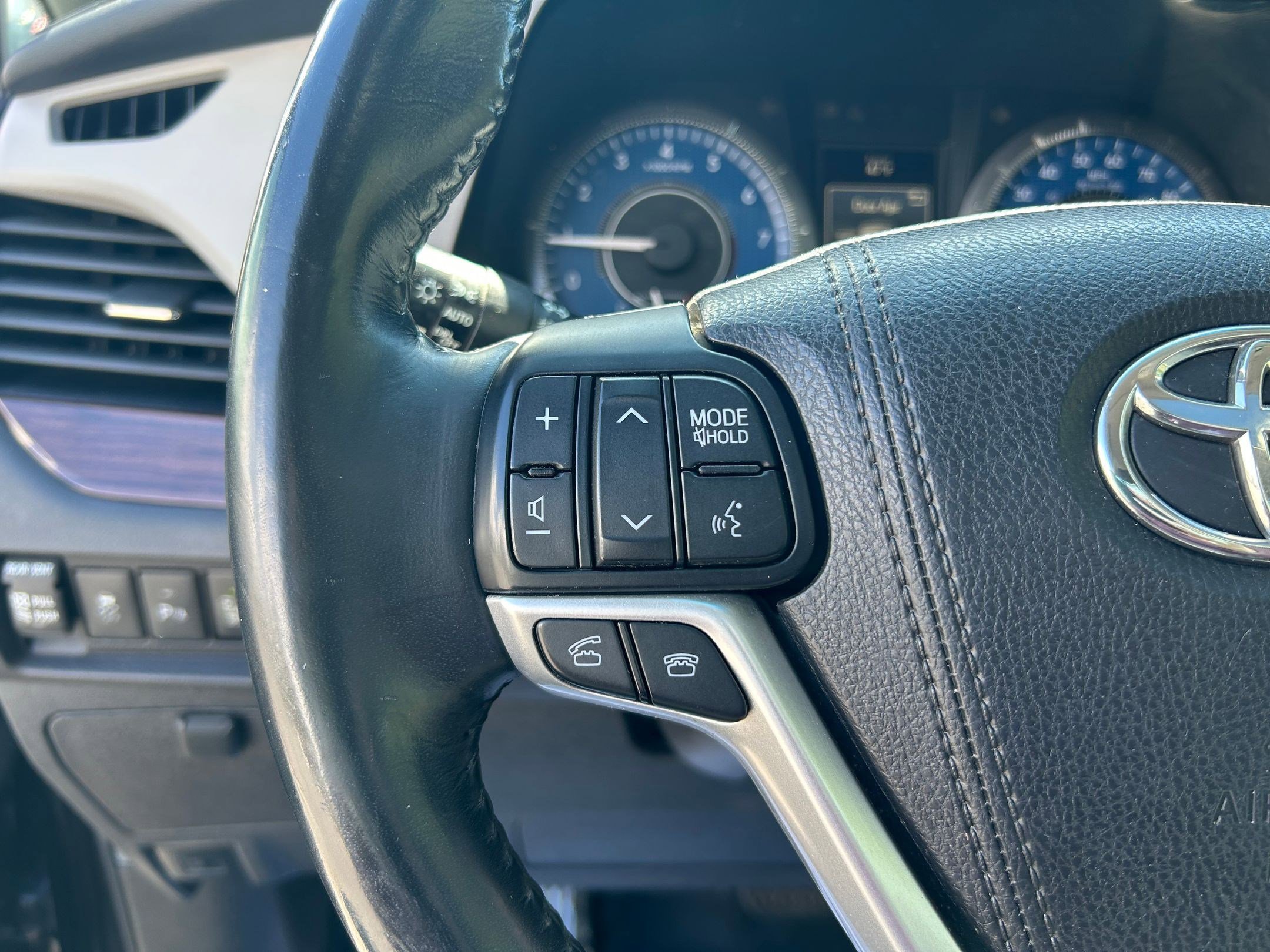 Used 2017 Toyota Sienna Limited AWD/4WD image 16