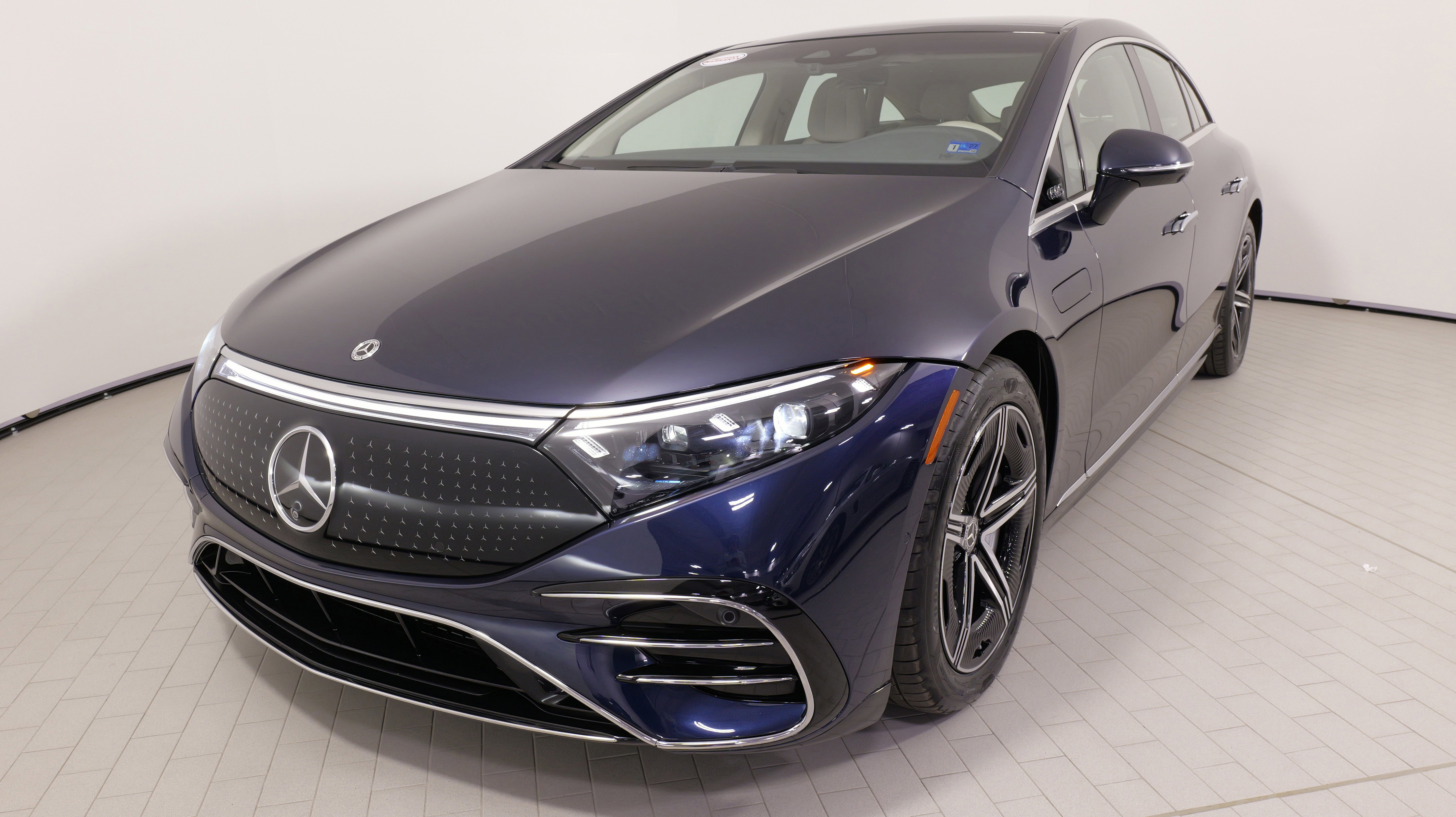 Used 2023 Mercedes-Benz EQS 580 4MATIC Sedan image 5