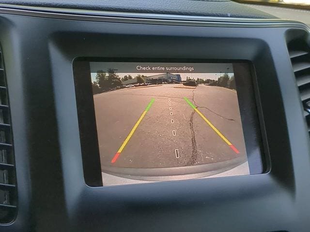 Used 2019 Jeep Cherokee Latitude w/ Cold Weather Group FWD image 19
