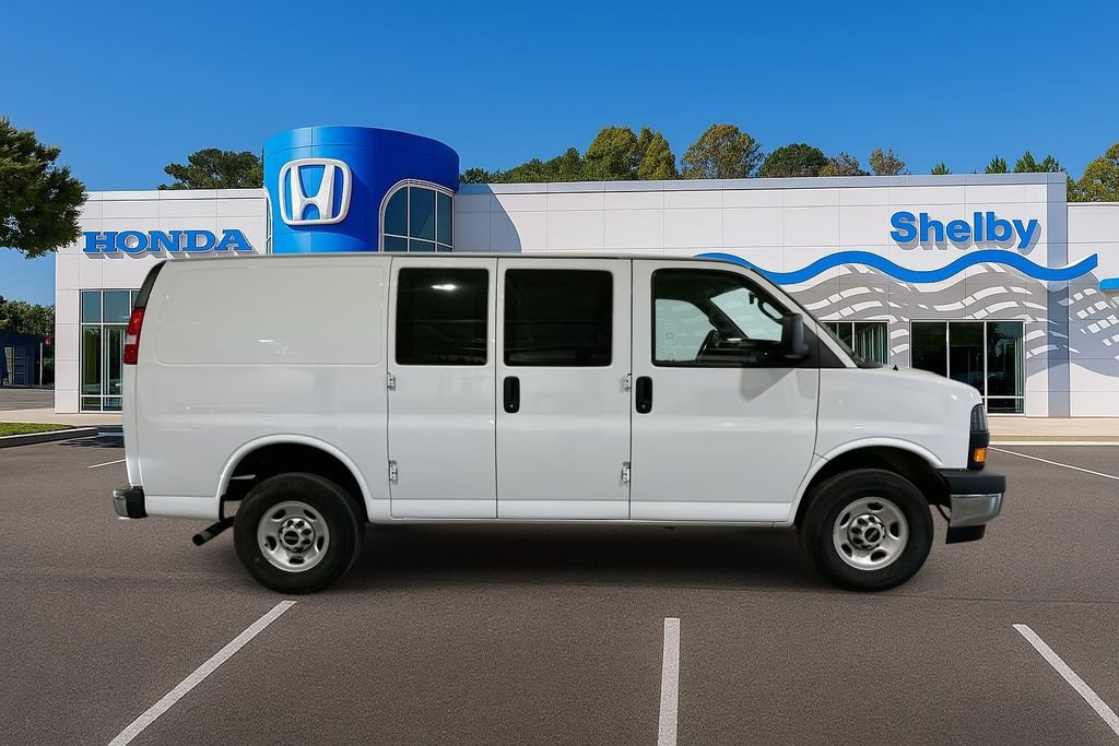 Used 2024 GMC Savana 2500 w/ Driver Convenience Package image 9
