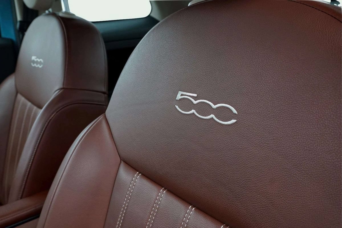 Used 2019 FIAT 500 Lounge FWD image 22