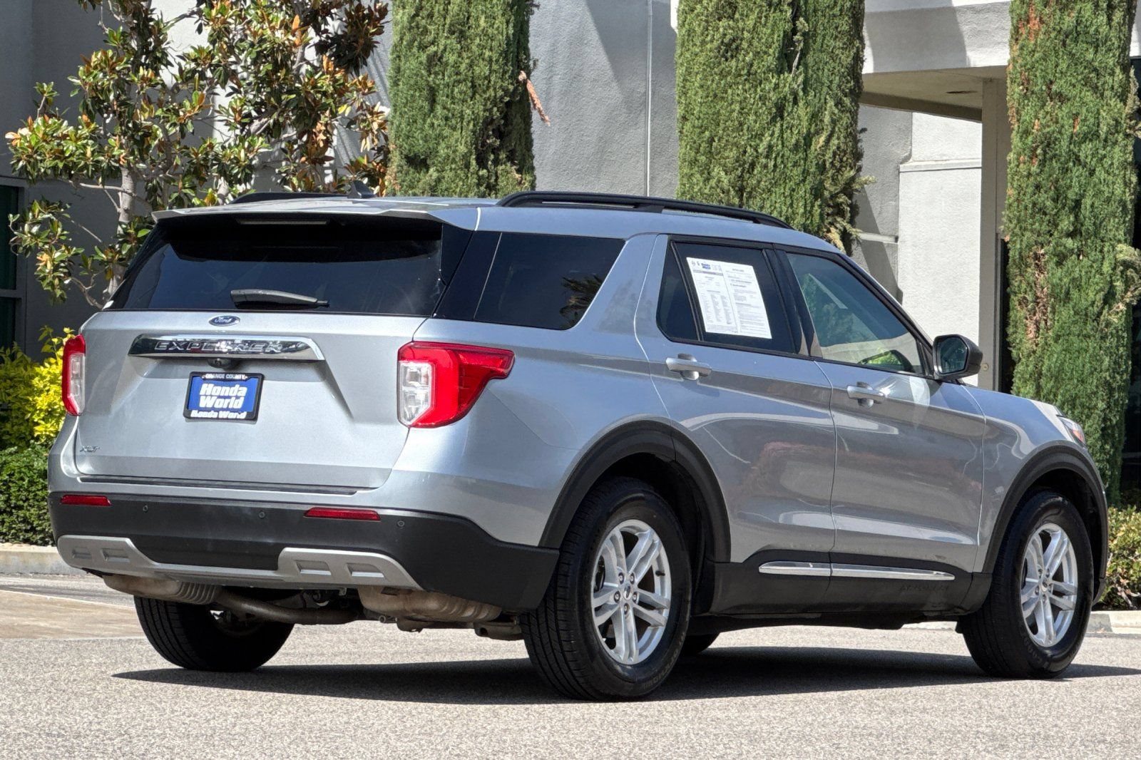 Used 2023 Ford Explorer XLT w/ Equipment Group 202A RWD image 4