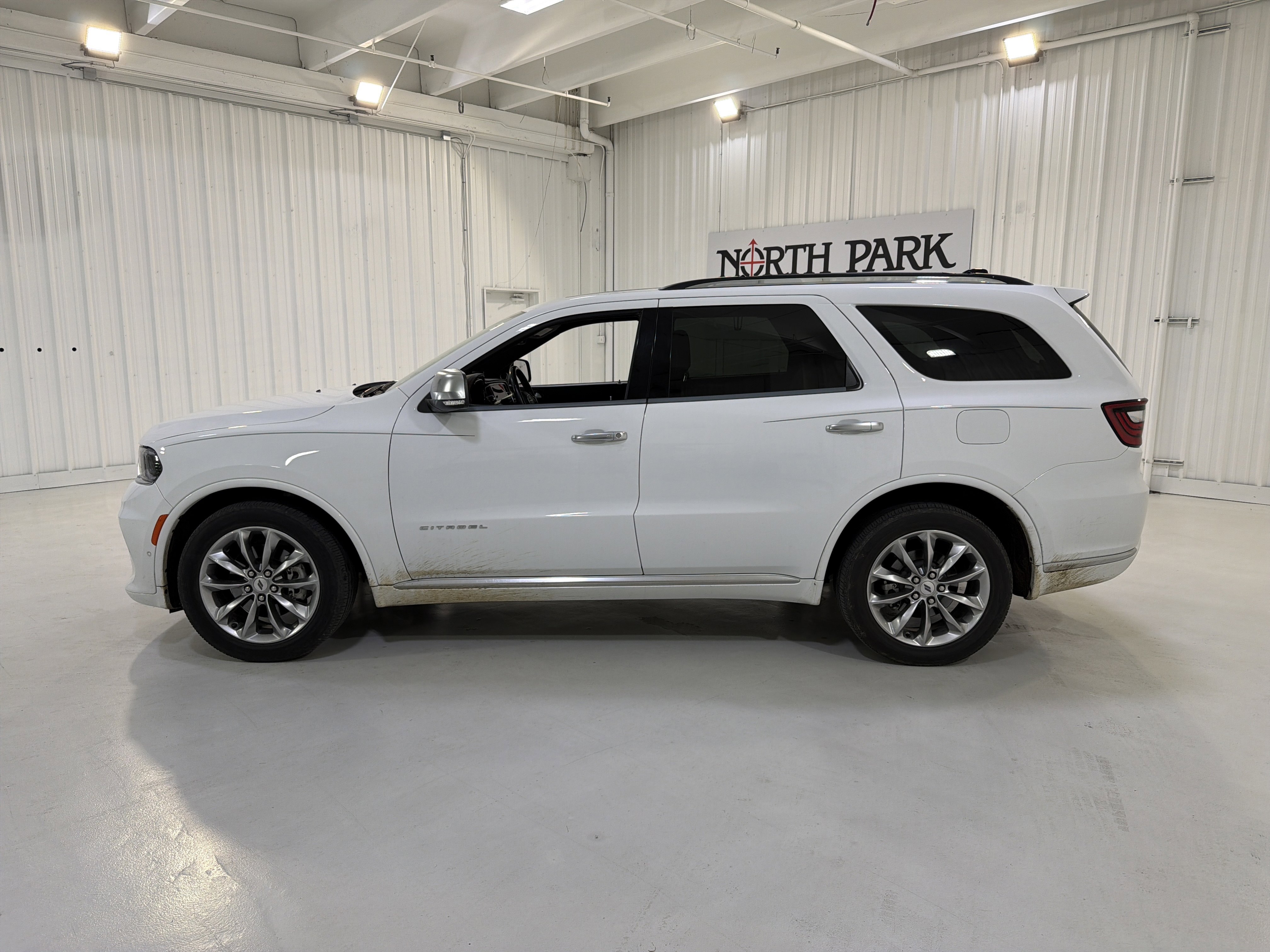 Used 2023 Dodge Durango Citadel RWD image 2