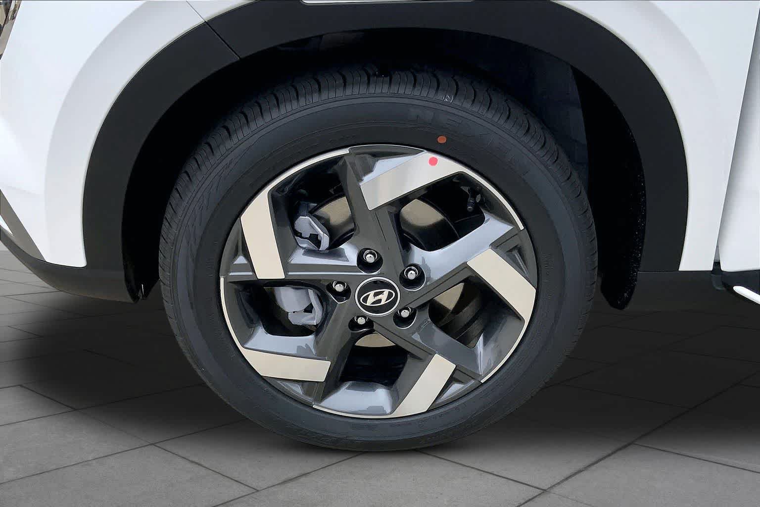 New 2026 Hyundai Venue SEL FWD image 11