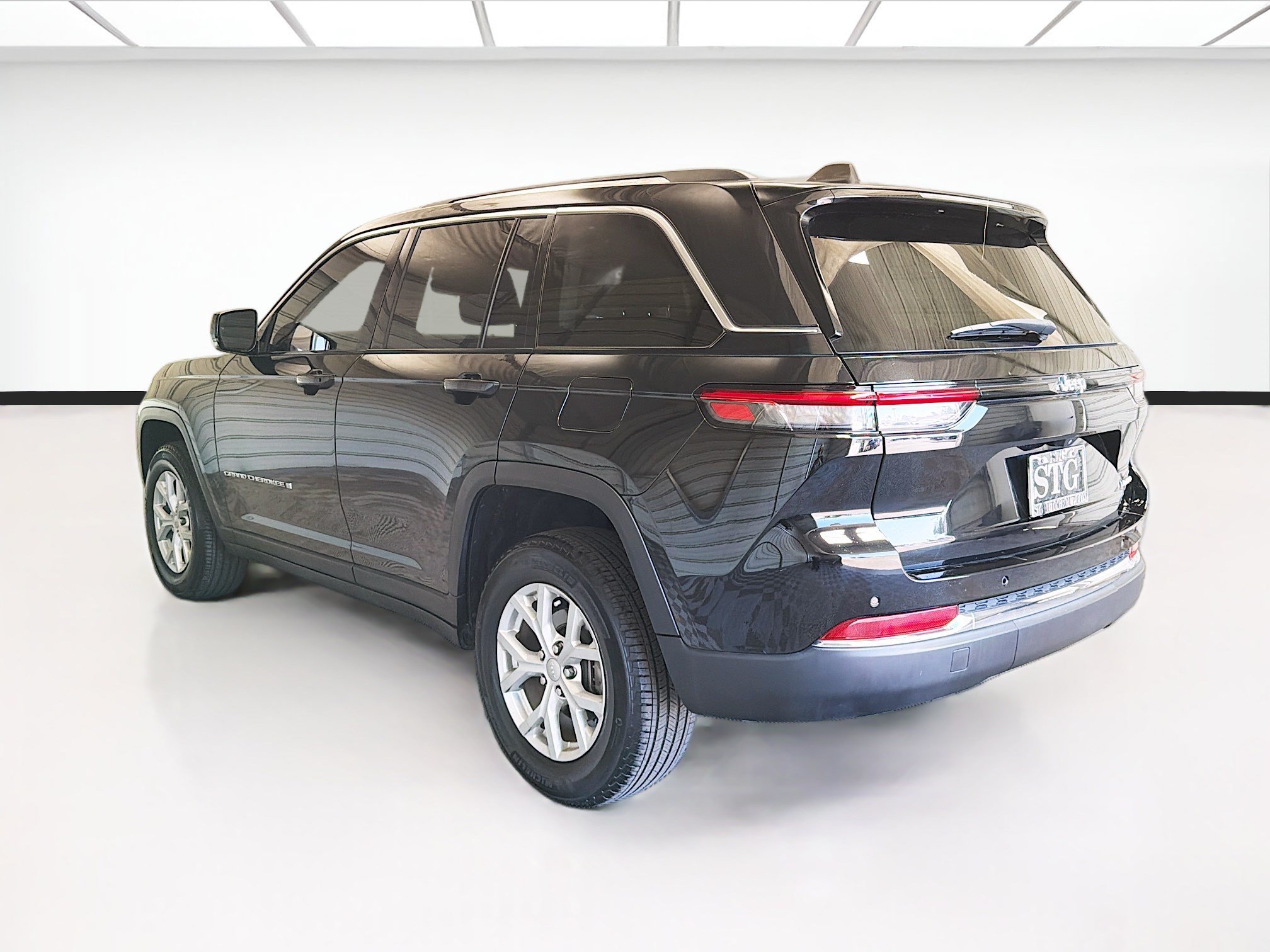 Used 2023 Jeep Grand Cherokee Limited RWD image 6