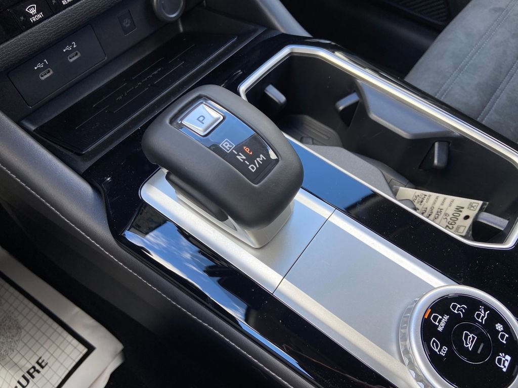 New 2025 Mitsubishi Outlander AWD image 35