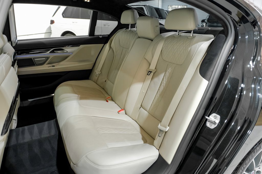 Used 2021 BMW ALPINA B7 xDrive image 37