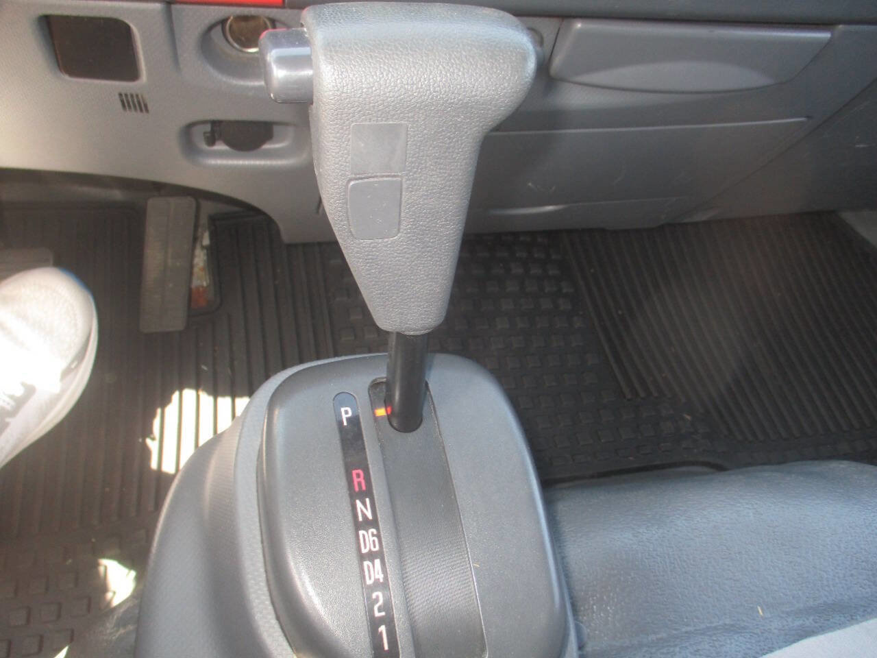 Used 2018 Isuzu NPR image 29