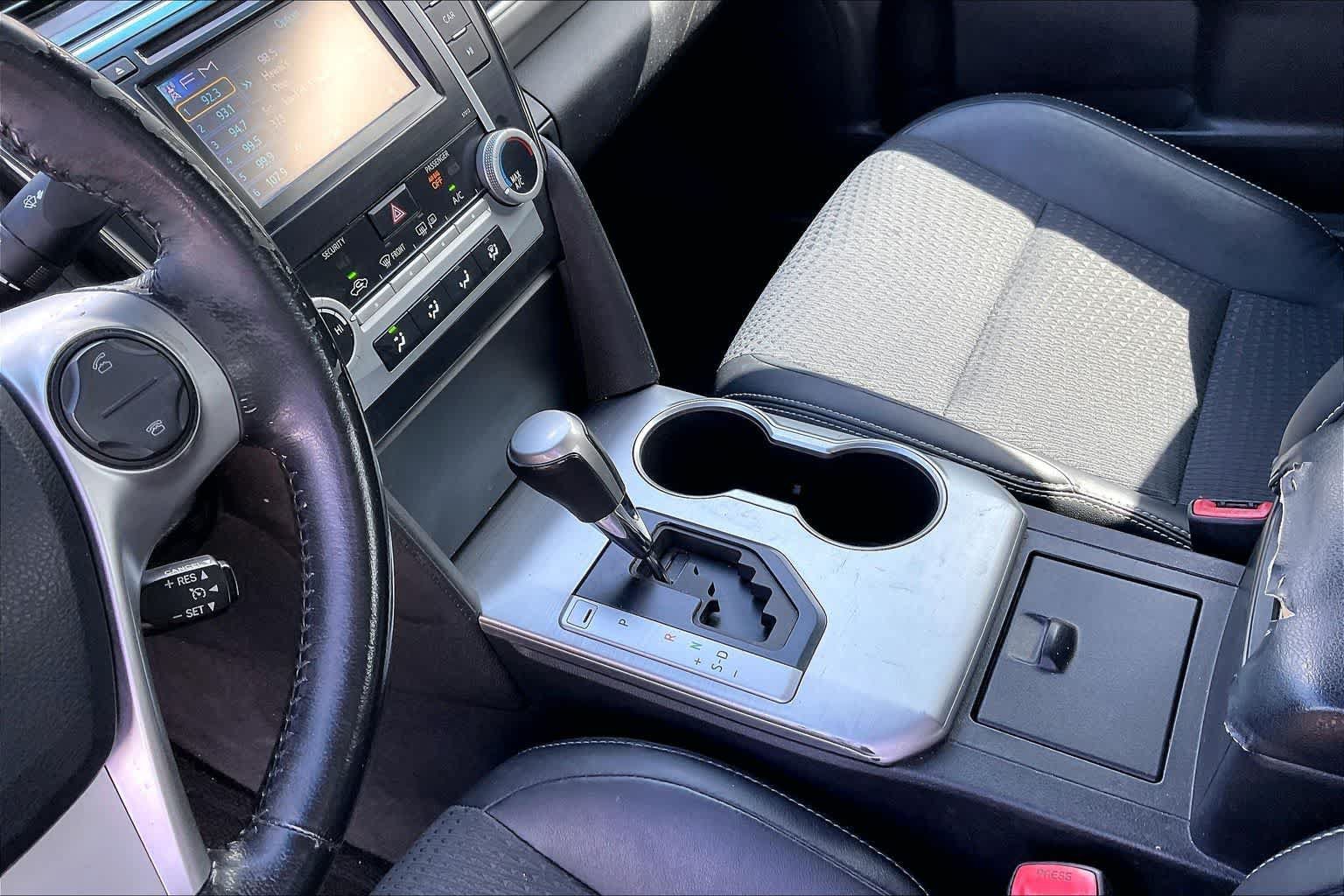 Used 2012 Toyota Camry SE FWD image 16
