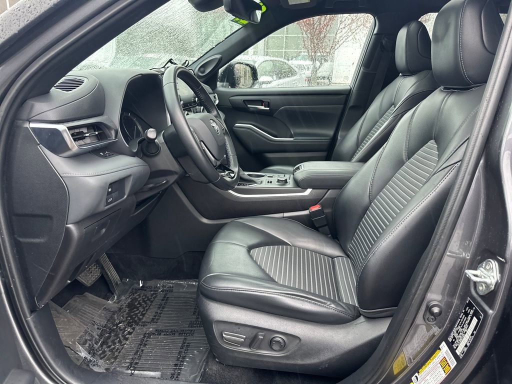Used 2021 Toyota Highlander XSE image 12