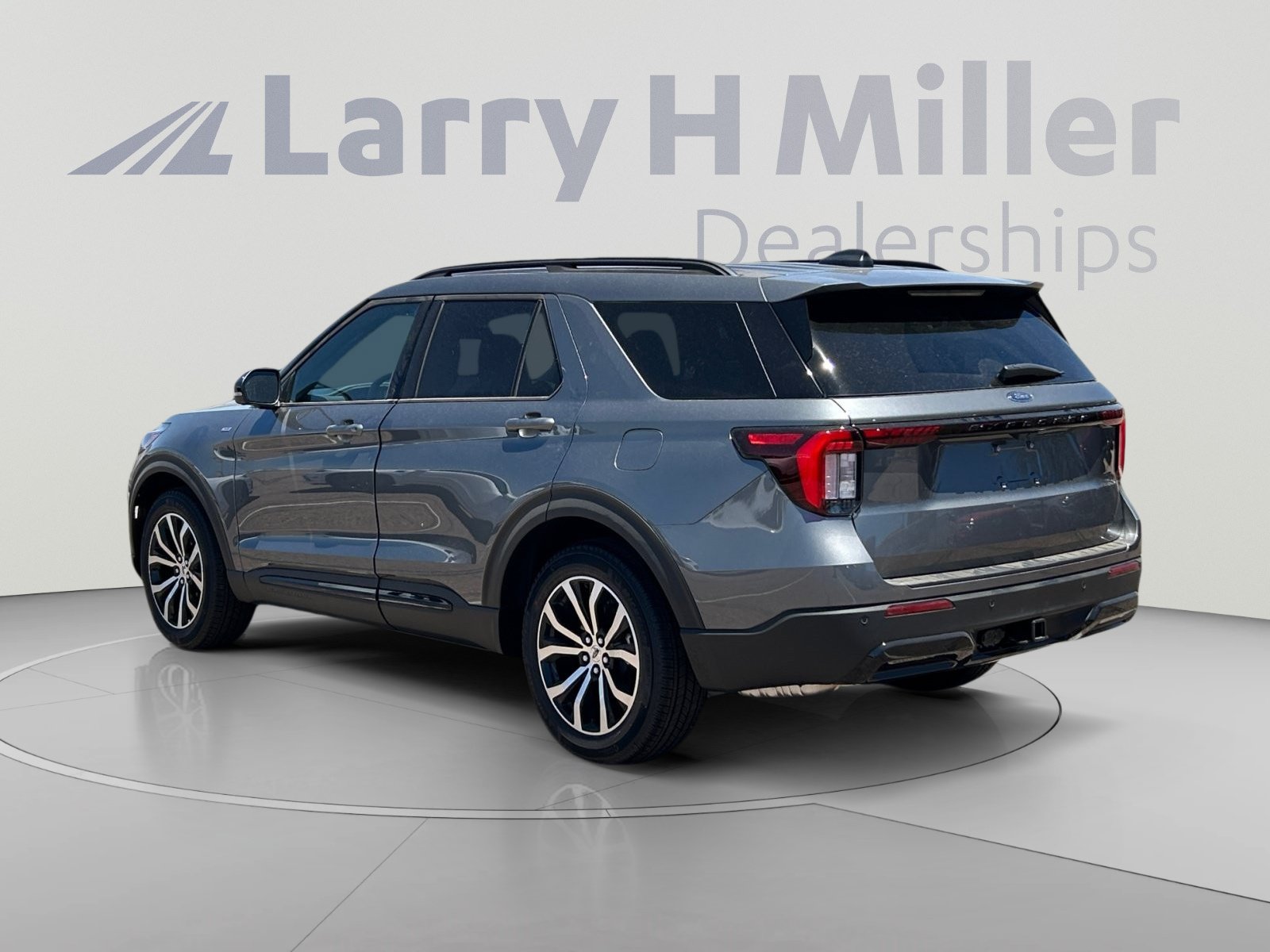 New 2026 Ford Explorer ST-Line RWD image 3