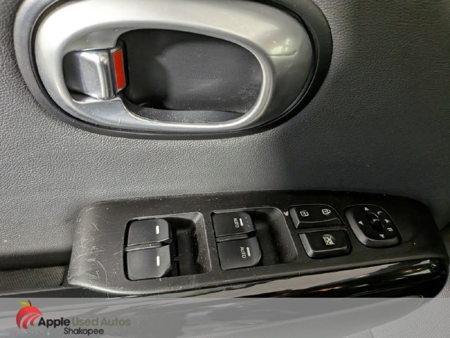 Used 2016 Kia Soul ! FWD image 11