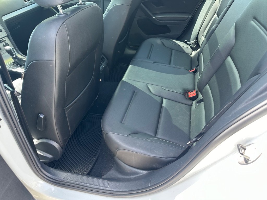 Used 2017 Volkswagen Golf SE image 21