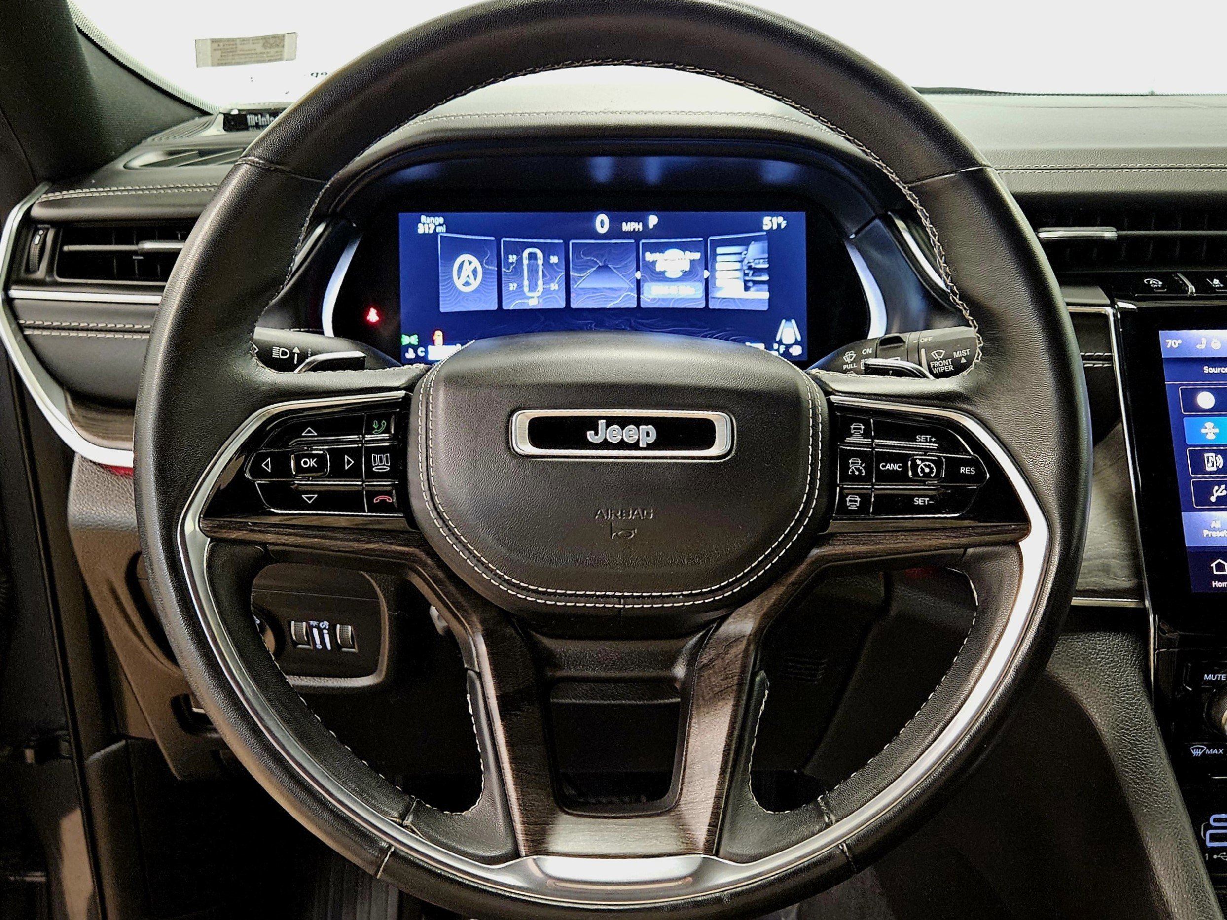 Used 2022 Jeep Grand Cherokee Overland w/ Luxury Tech Group IV image 37