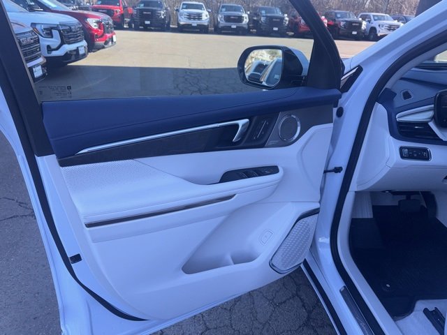 New 2026 Buick Enclave Avenir w/ Super Cruise Package image 16