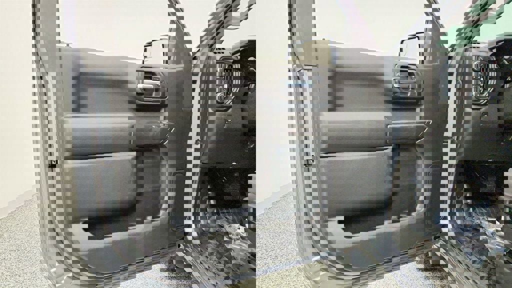 Used 2021 Chevrolet Silverado 1500 W/T w/ WT Value Package AWD/4WD image 14