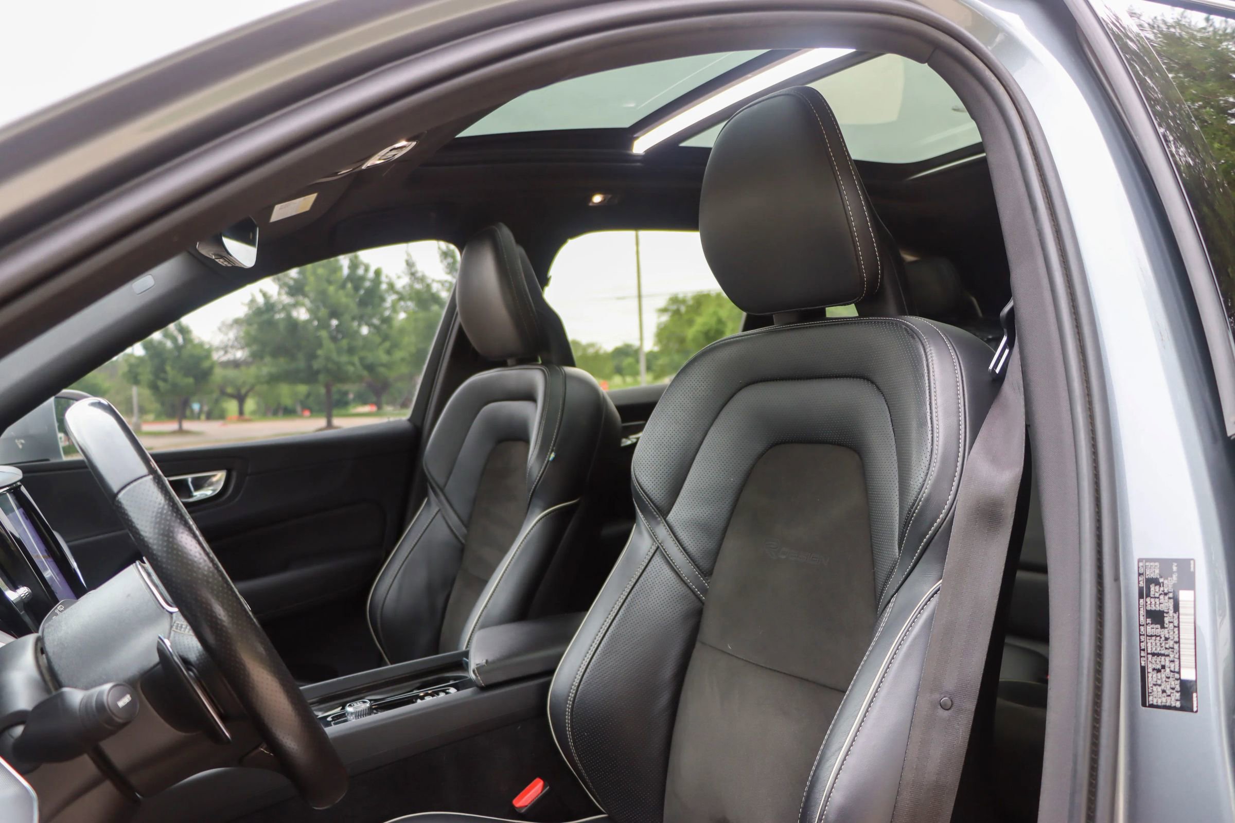 Used 2018 Volvo XC60 T5 R-Design w/ Convenience Package image 15