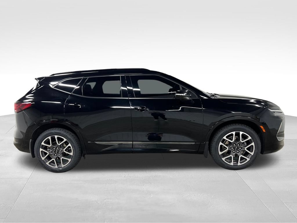 Certified 2023 Chevrolet Blazer RS w/ Driver Confidence II Package AWD/4WD image 4