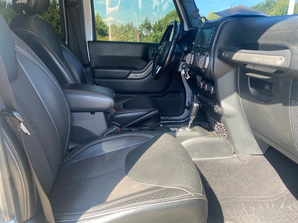 Used 2018 Jeep Wrangler Unlimited Sport AWD/4WD image 32