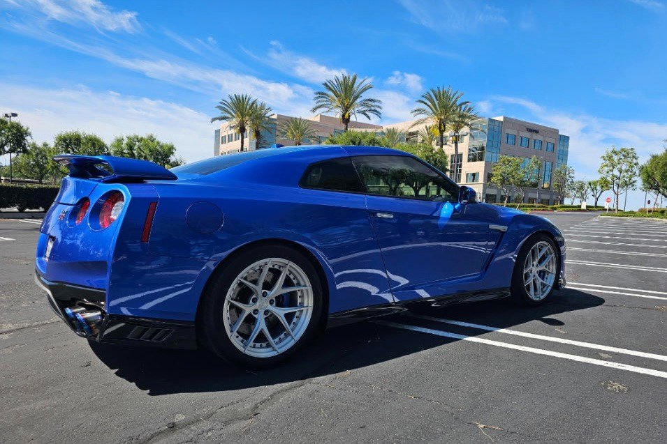 Used 2021 Nissan GT-R Premium AWD/4WD image 4