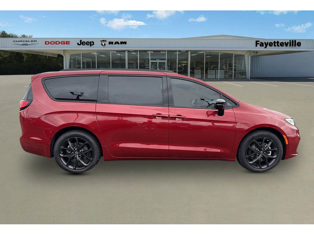 New 2026 Chrysler Pacifica Limited w/ S Appearance Package image 2