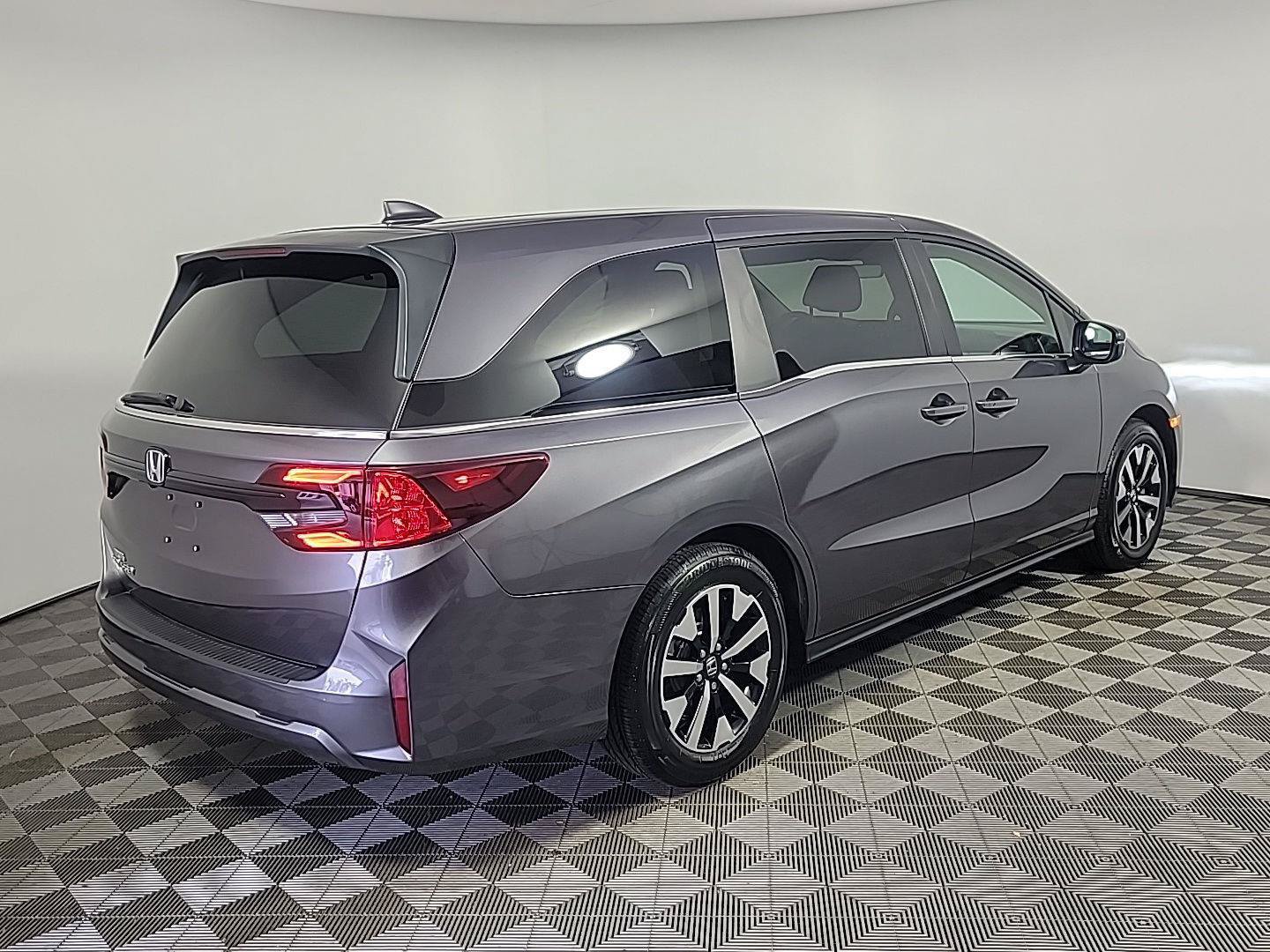 Certified 2025 Honda Odyssey EX-L image 4