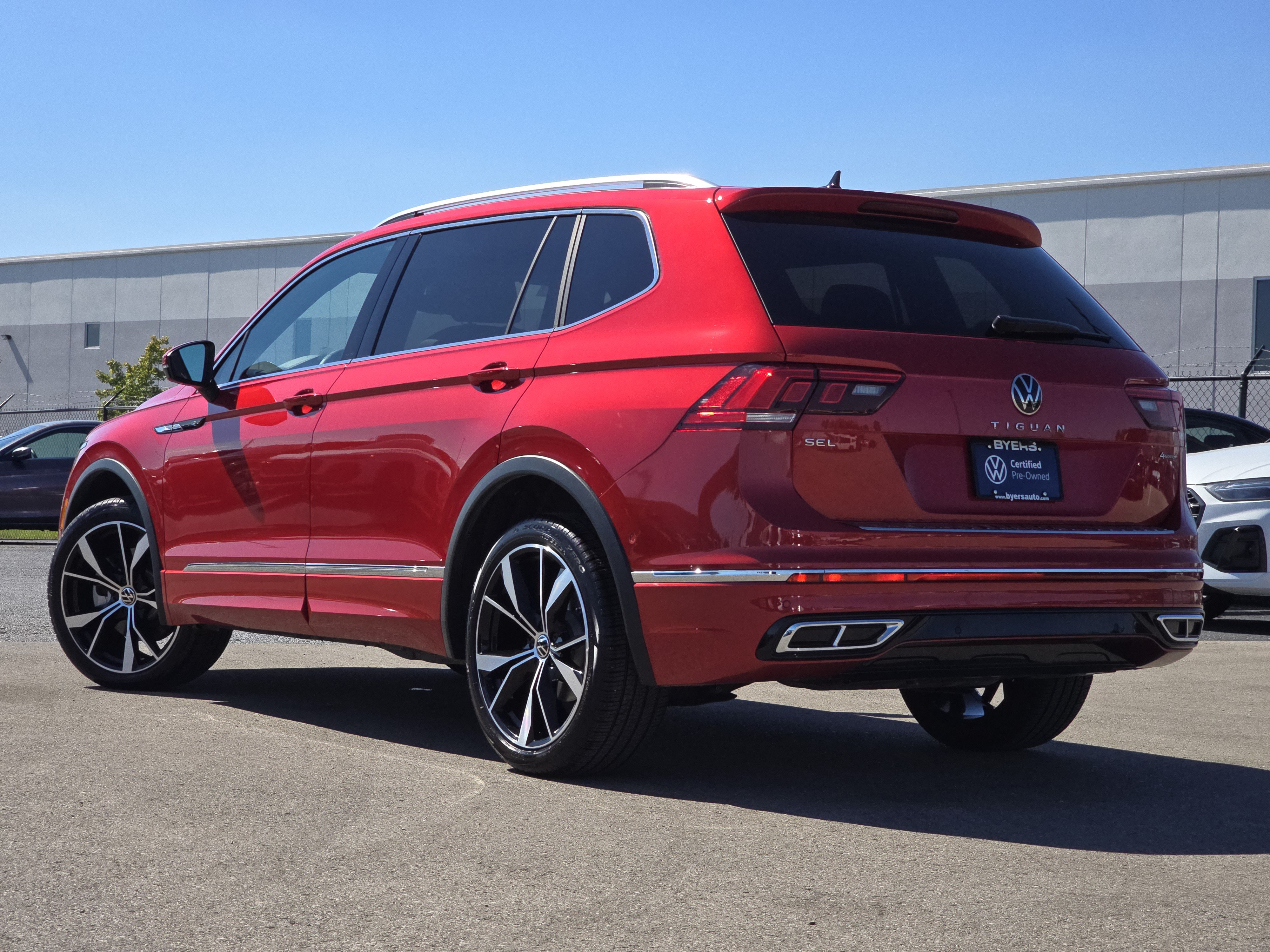 Certified 2024 Volkswagen Tiguan SEL R-Line AWD/4WD image 5