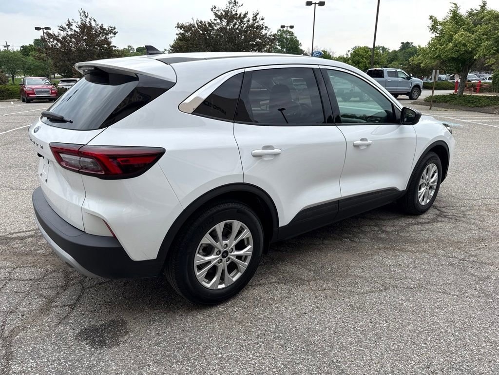 Used 2024 Ford Escape Active w/ Cold Weather Package FWD image 10
