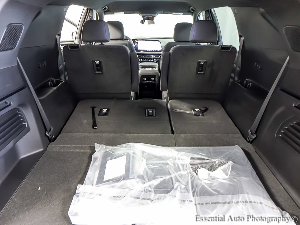 New 2026 Chevrolet Traverse LT w/ LPO, Floor Liner Package AWD/4WD image 19