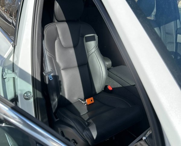 Used 2025 Volvo XC90 T8 Ultra w/ Protection Package Premier image 8