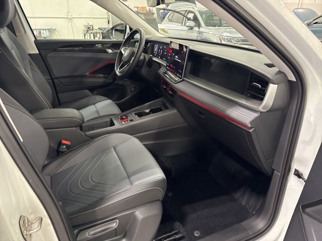 Used 2025 Volkswagen Tiguan SE image 13