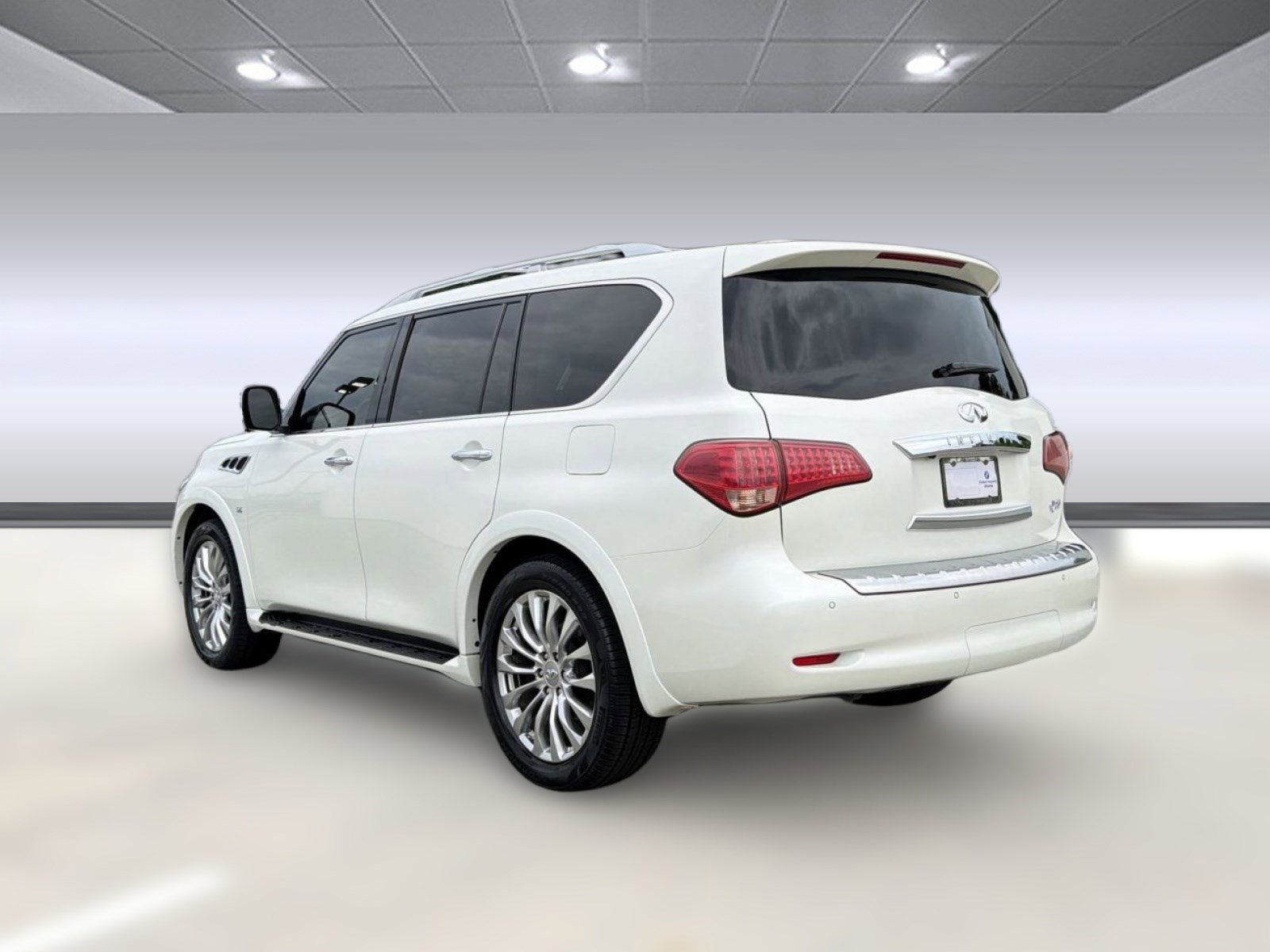 Used 2017 INFINITI QX80 2WD w/ Deluxe Technology Package image 3