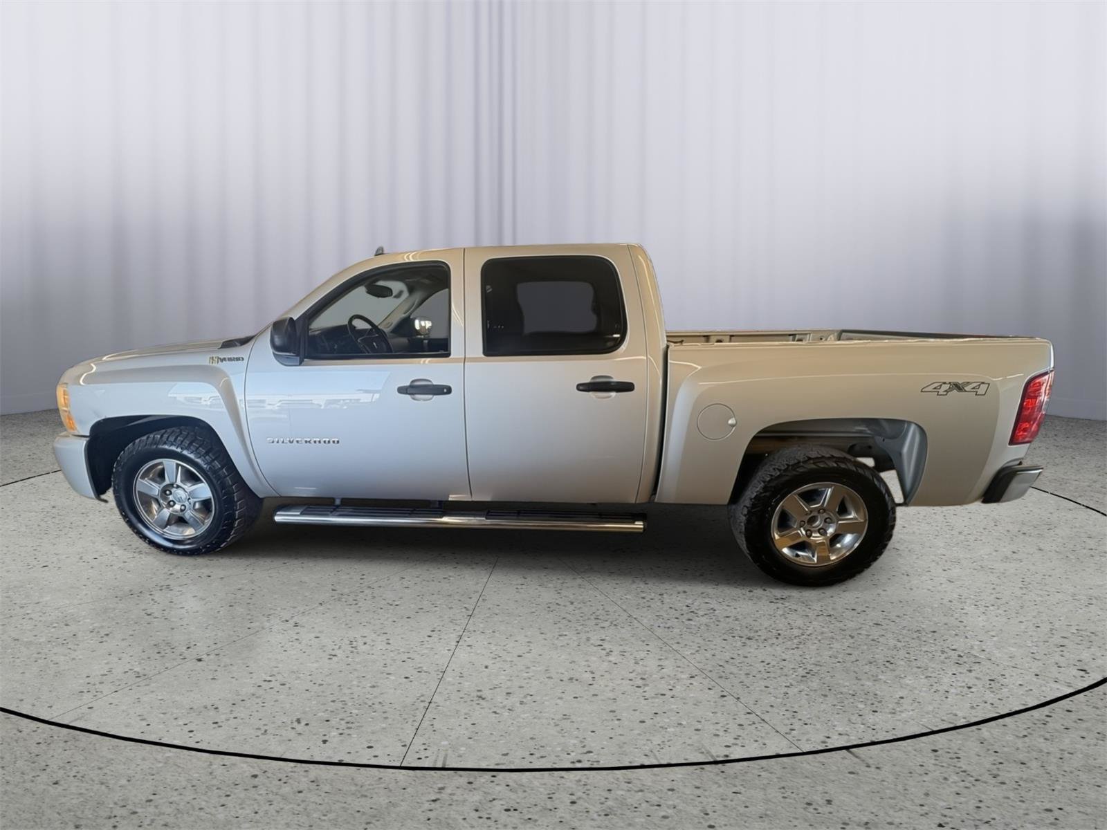 Used 2011 Chevrolet Silverado 1500 4x4 Crew Cab Hybrid image 2