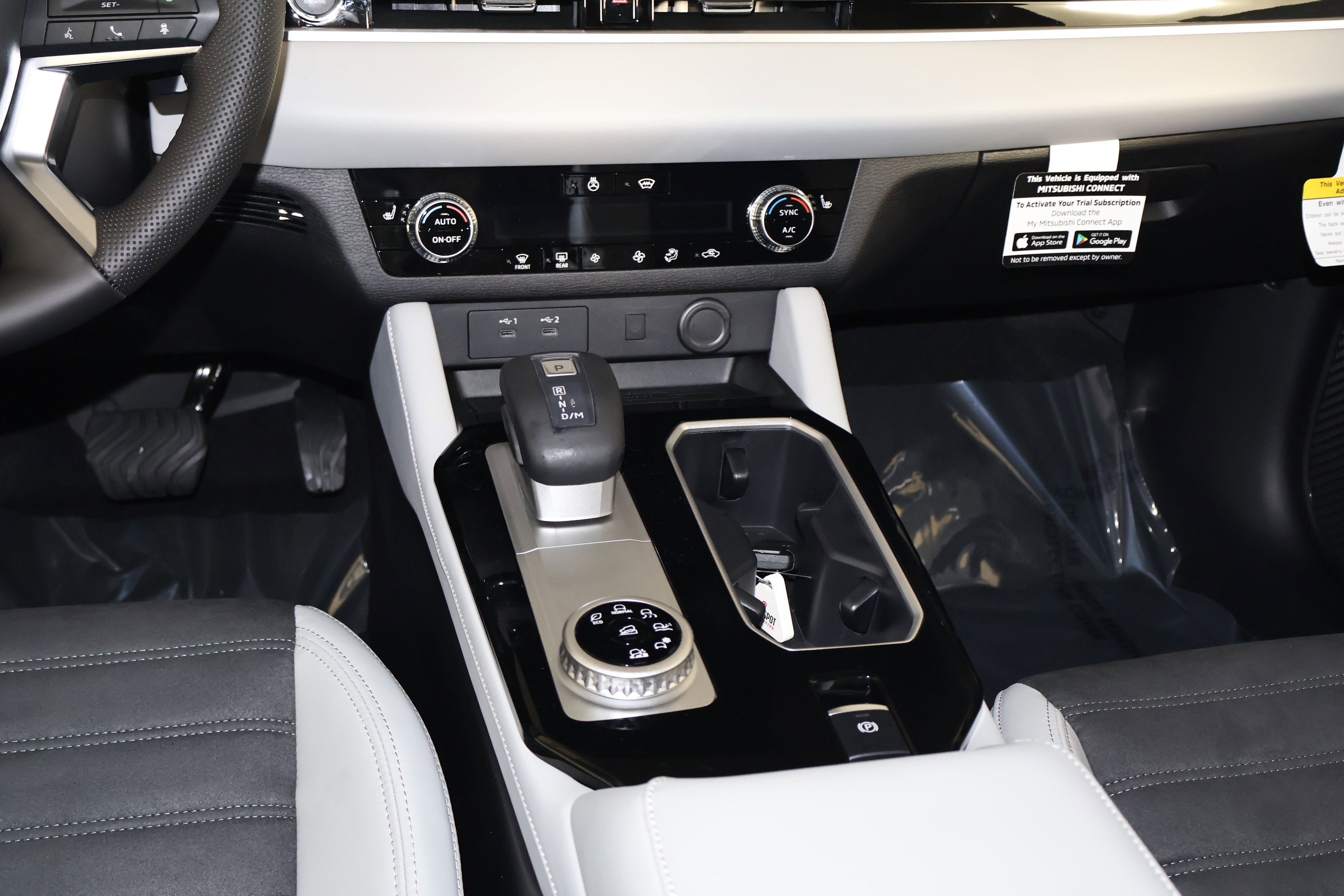 New 2026 Mitsubishi Outlander SE image 13