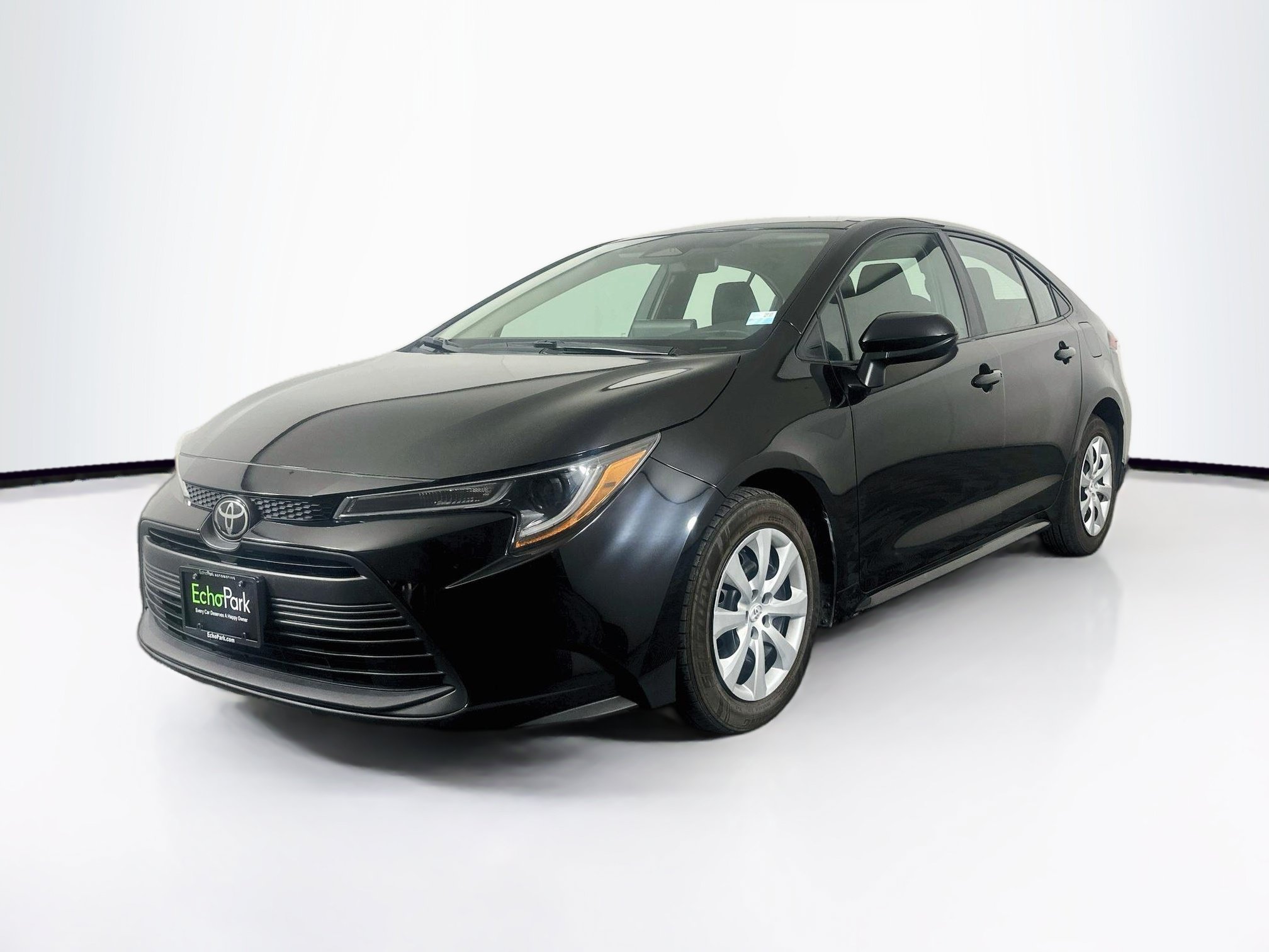 Used 2024 Toyota Corolla LE FWD image 3