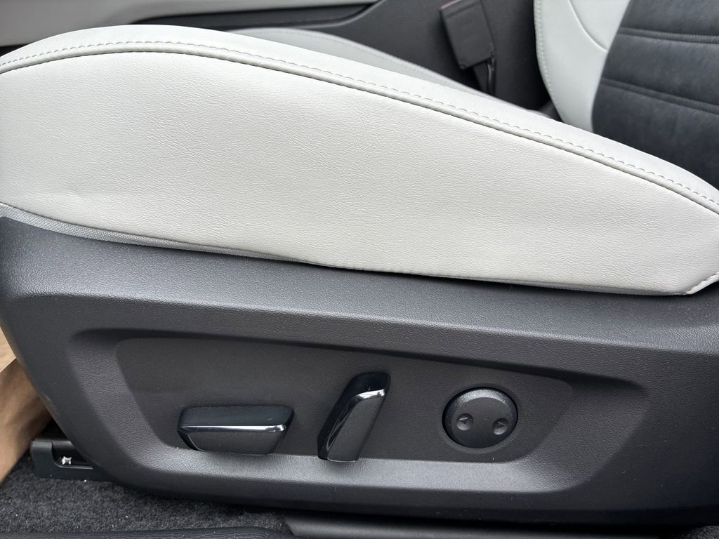 New 2026 Mitsubishi Outlander SE image 12