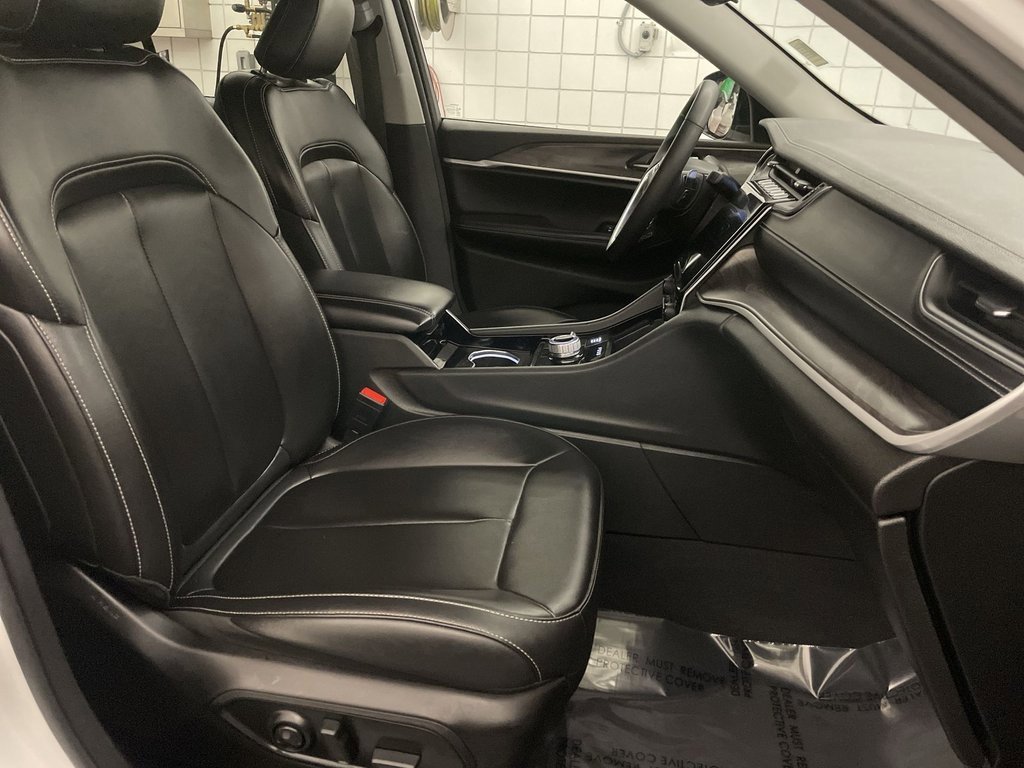 Used 2023 Jeep Grand Cherokee Limited image 21