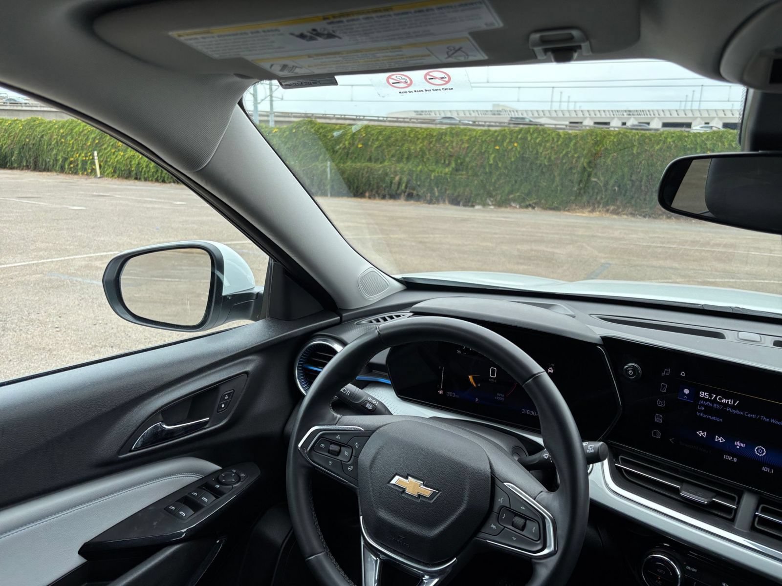 Used 2025 Chevrolet Trax LT w/ LT Convenience Package FWD image 32