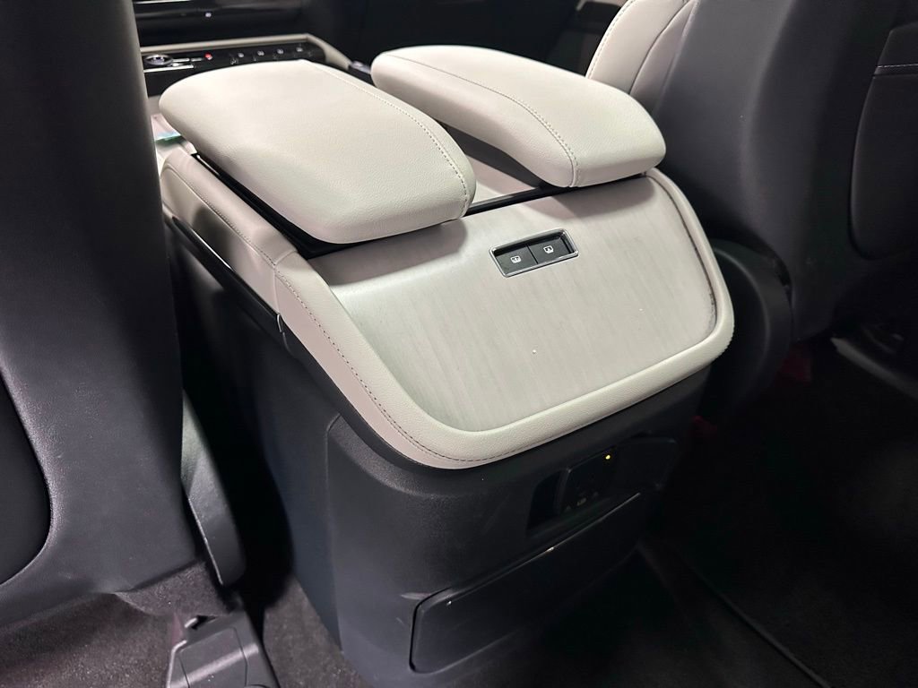 Used 2025 Lincoln Navigator Reserve image 49