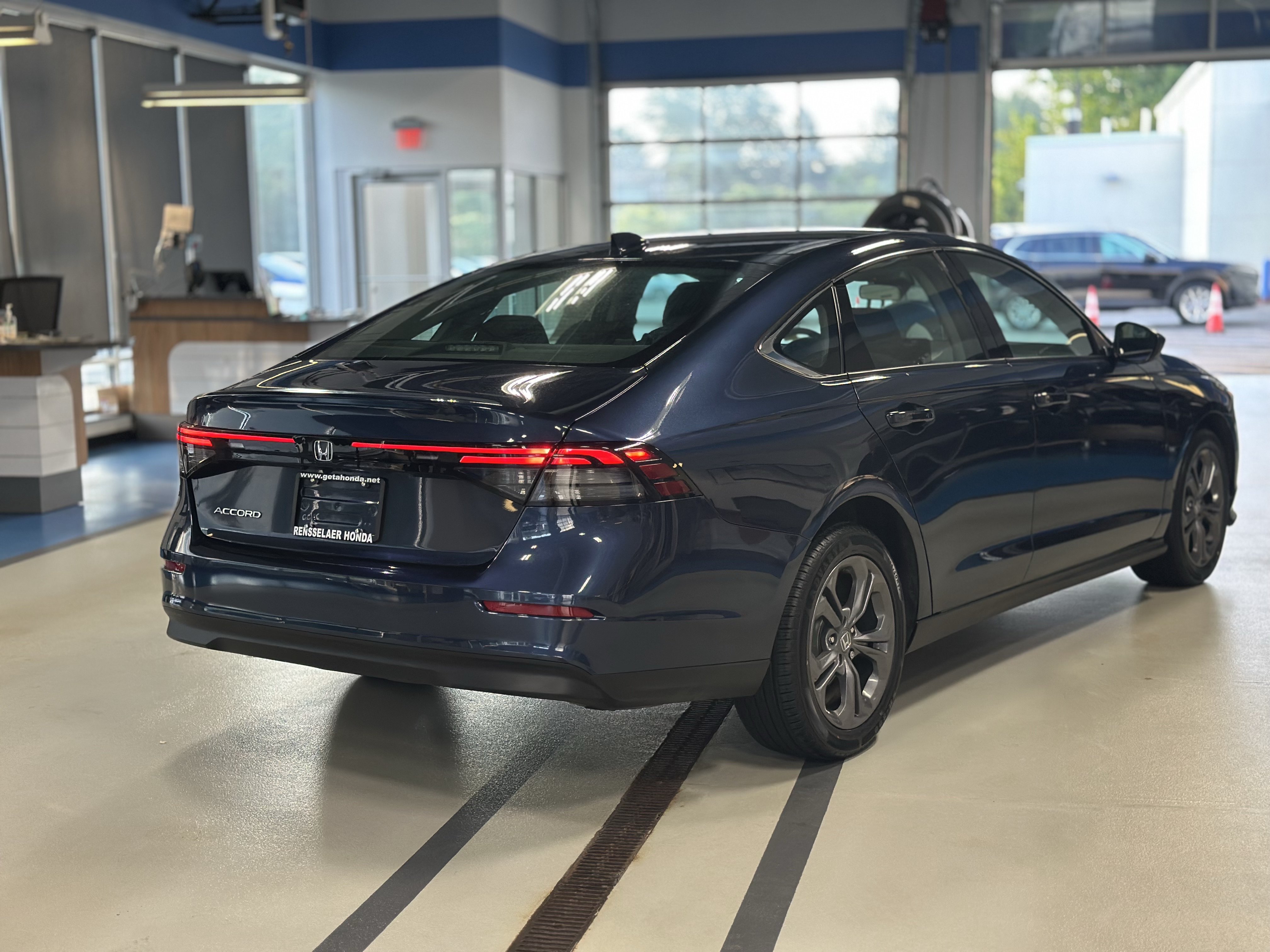 Used 2023 Honda Accord EX image 5