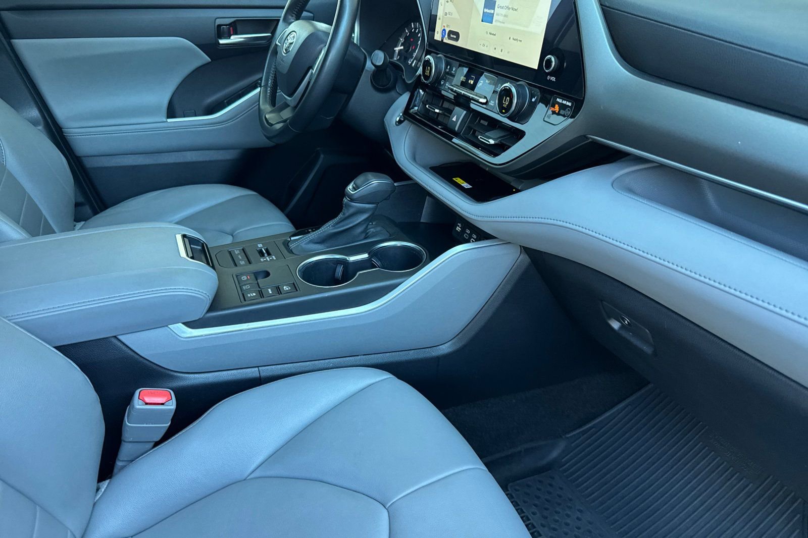 Used 2023 Toyota Highlander XLE image 18