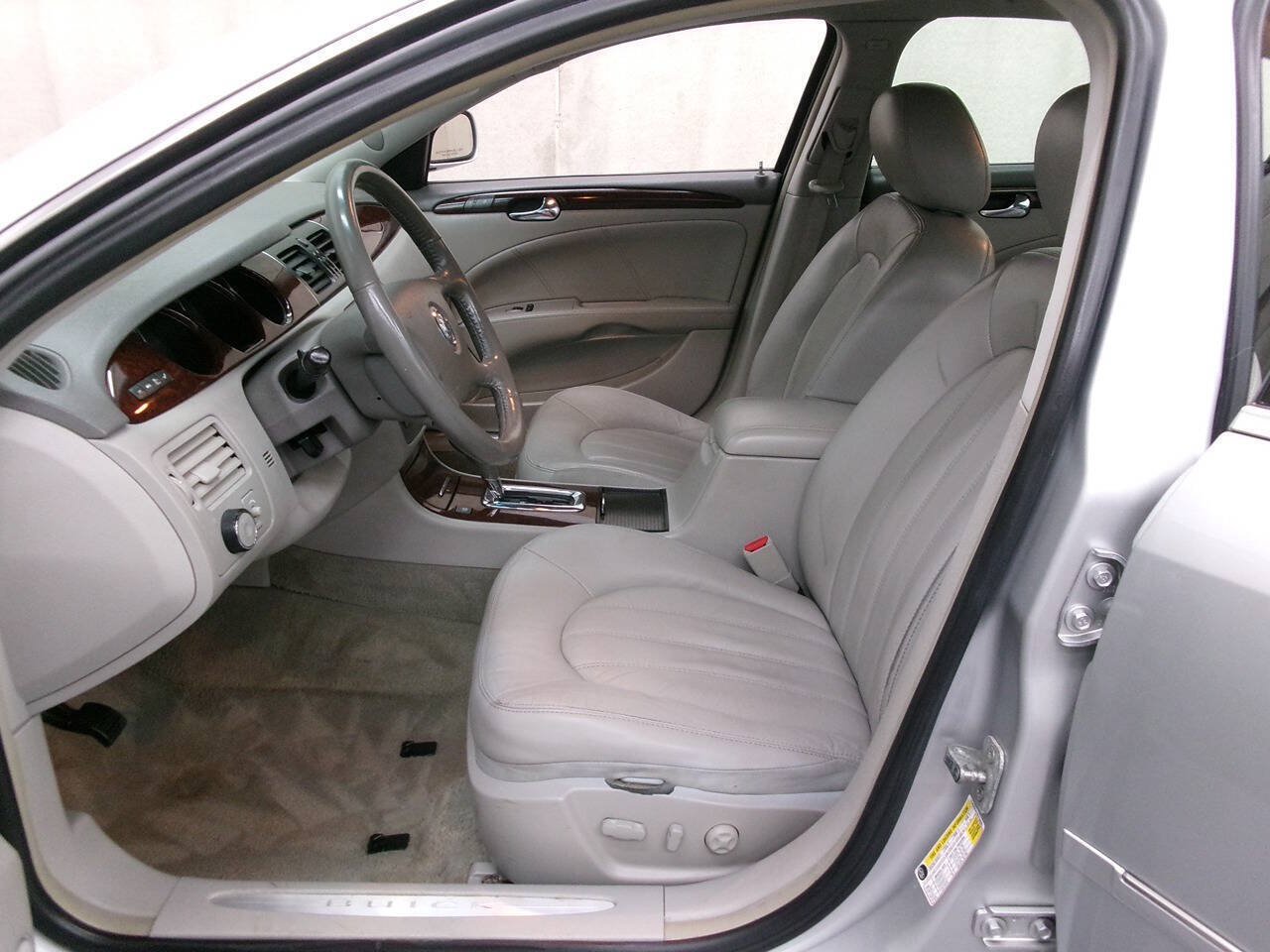 Used 2011 Buick Lucerne CXL FWD image 13