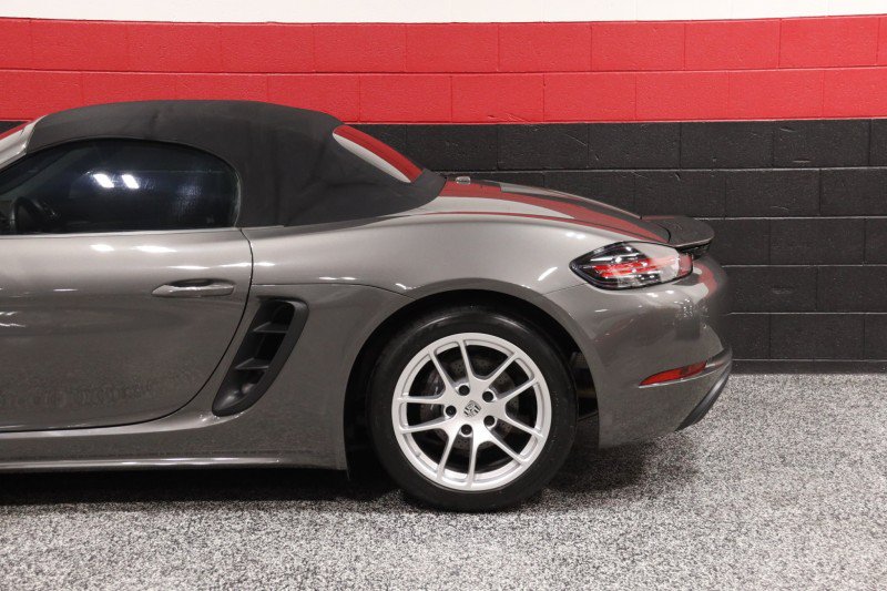 Used 2017 Porsche 718 Boxster RWD image 21