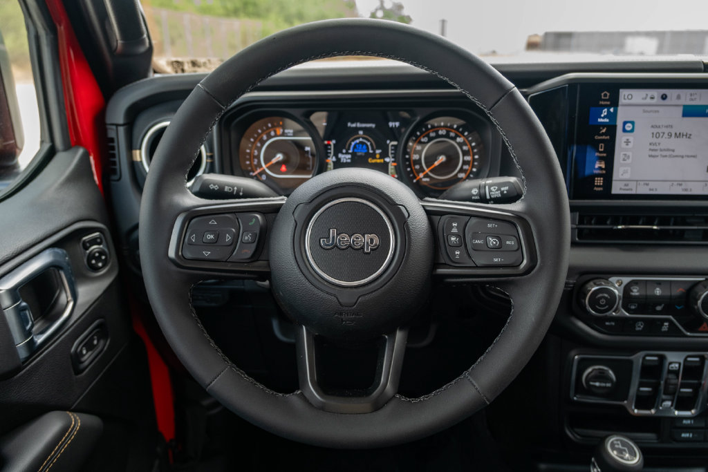 Used 2025 Jeep Gladiator Sport AWD/4WD image 22