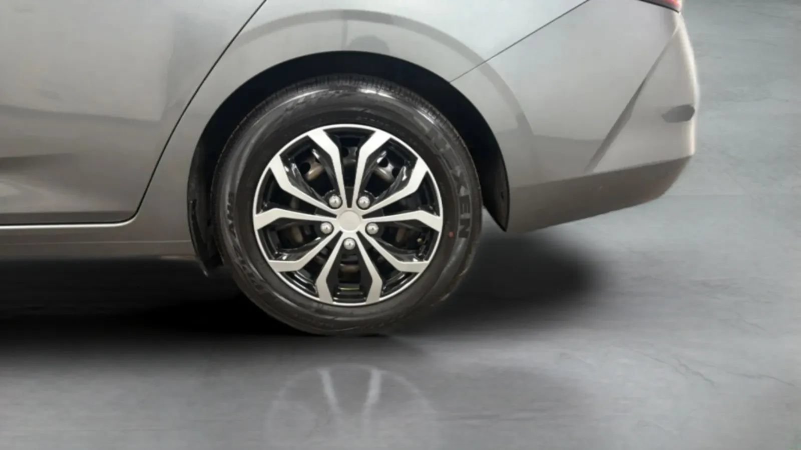 Used 2023 Nissan Sentra S FWD image 28