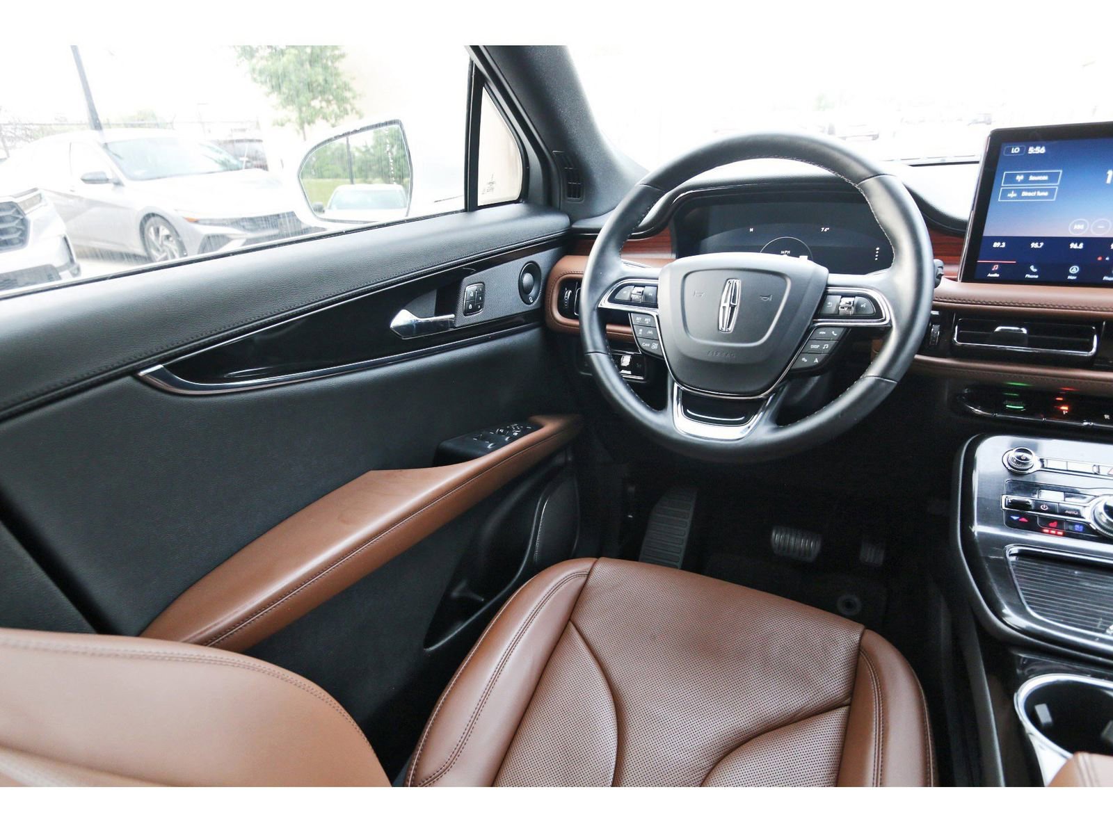 Used 2022 Lincoln Nautilus Reserve w/ Equipment Group 201A image 10