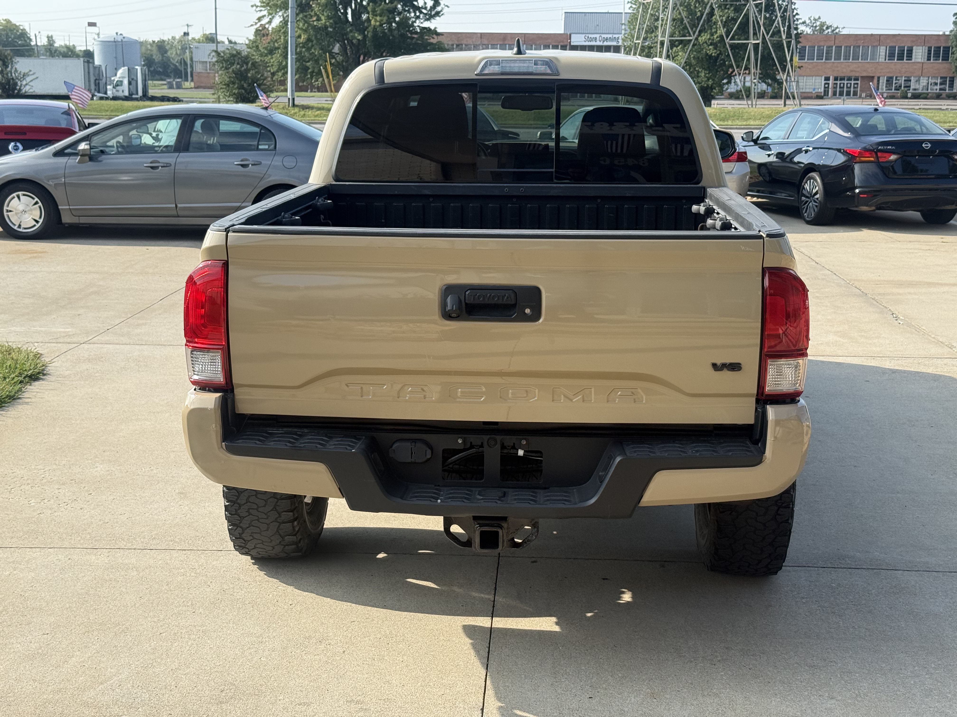 Used 2017 Toyota Tacoma TRD Sport w/ Tow Package (A/T) AWD/4WD image 6